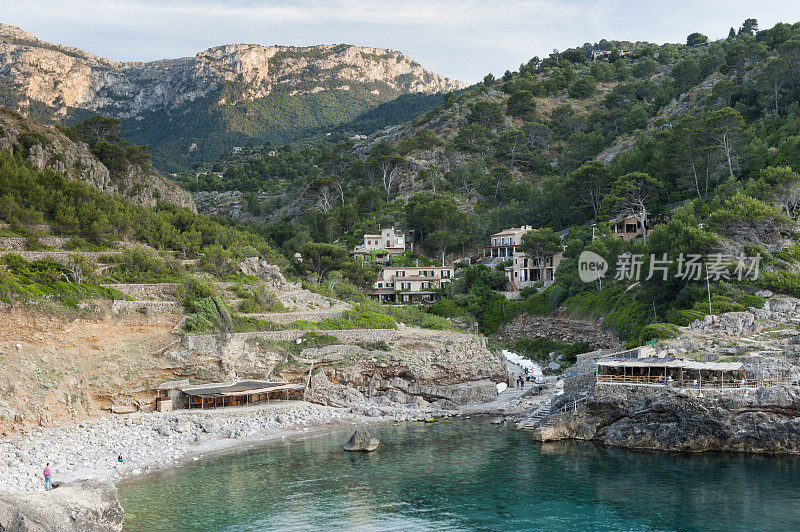 Cala Deia，马略卡岛